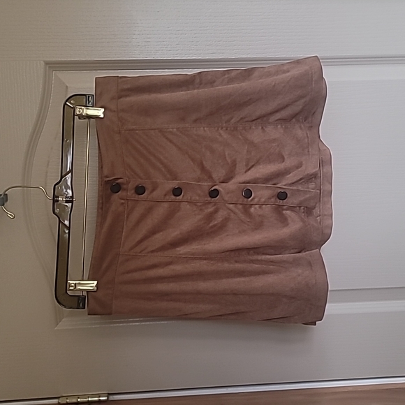 American Eagle Outfitters Dresses & Skirts - American Eagle size 10 beige skirt with suede-like feel